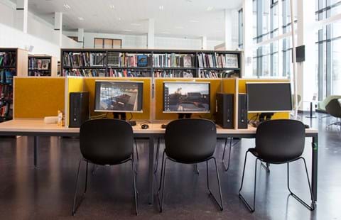 bord afskærmning med gul filt